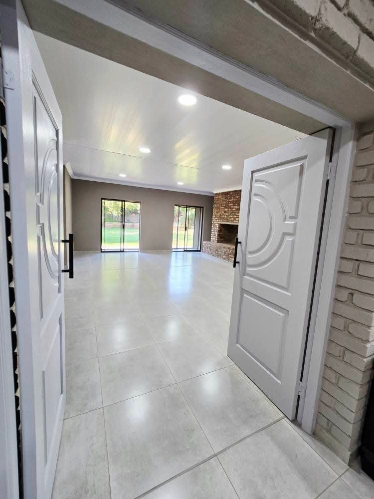 5 Bedroom Property for Sale in Irene Park North West